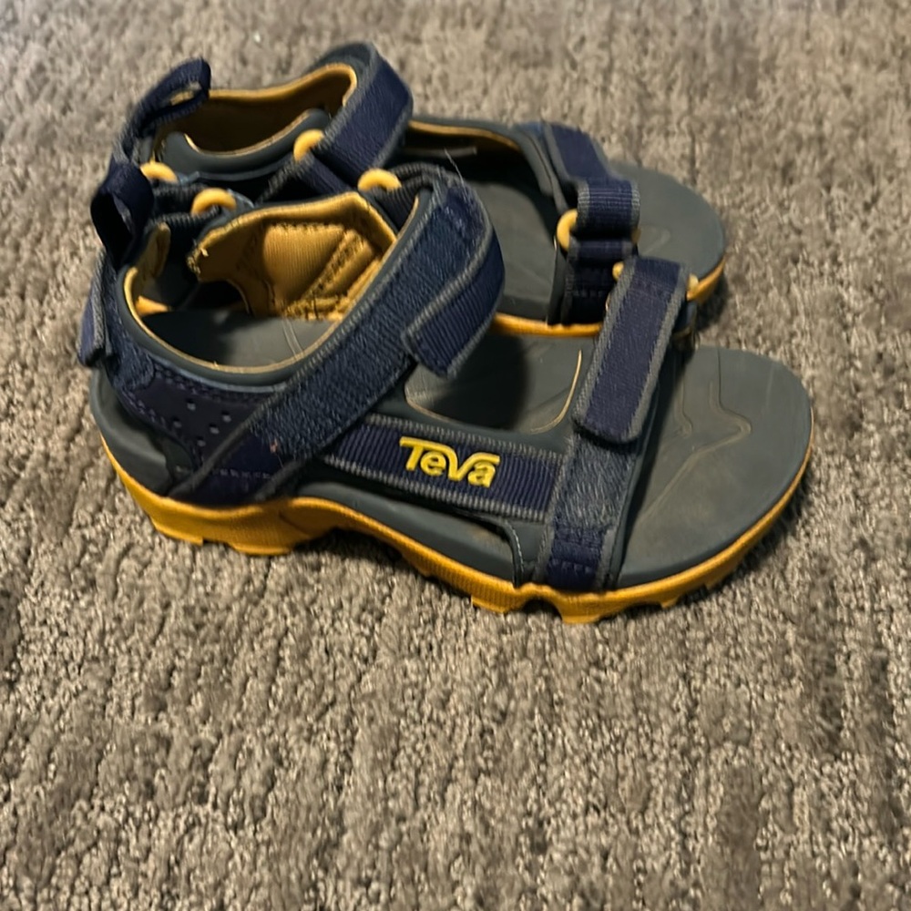 kids Teva velco sandals